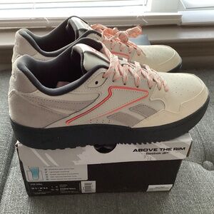 Reebok Men's ATR Chill Casual Basketball Sneakers, size 7